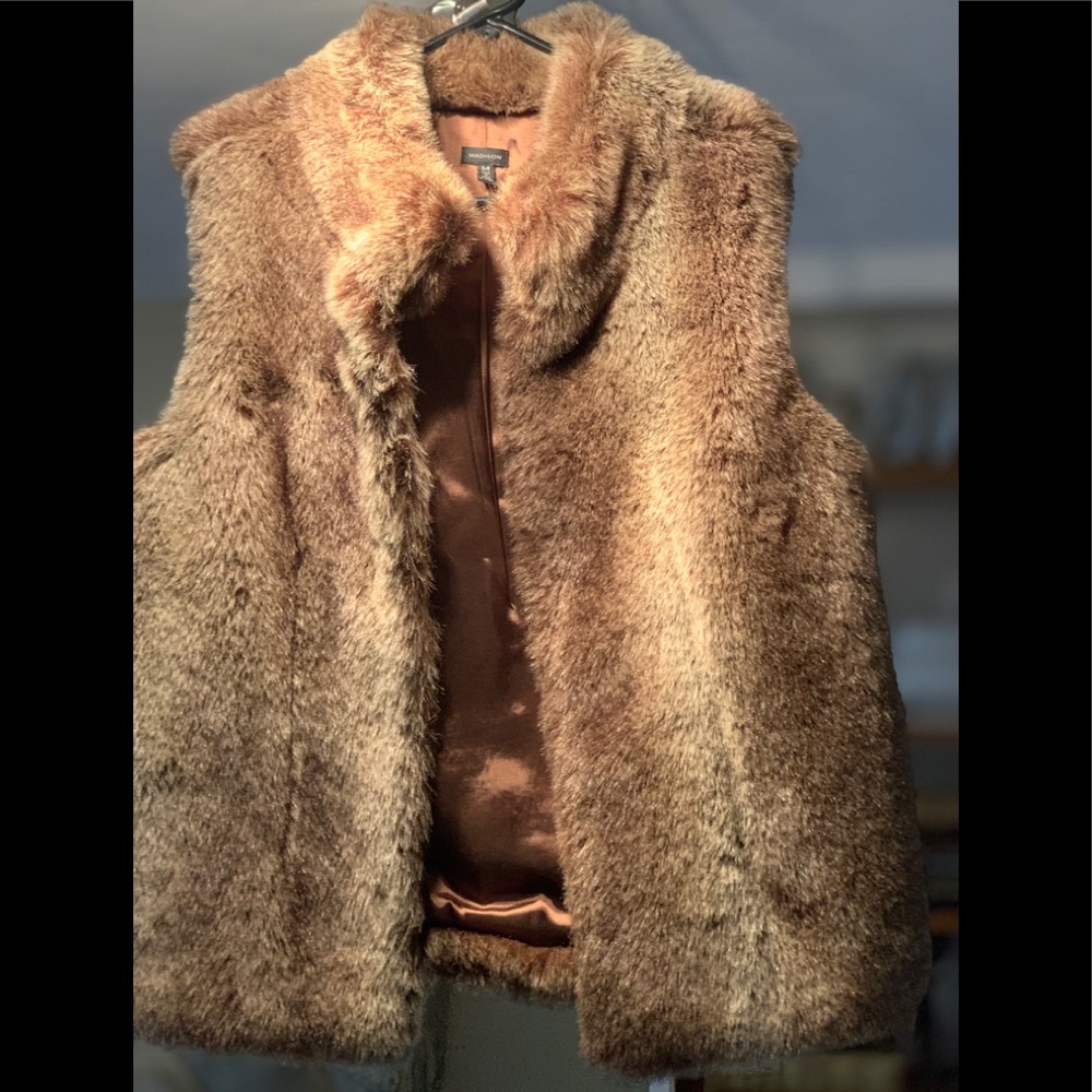 Faux fur vest M